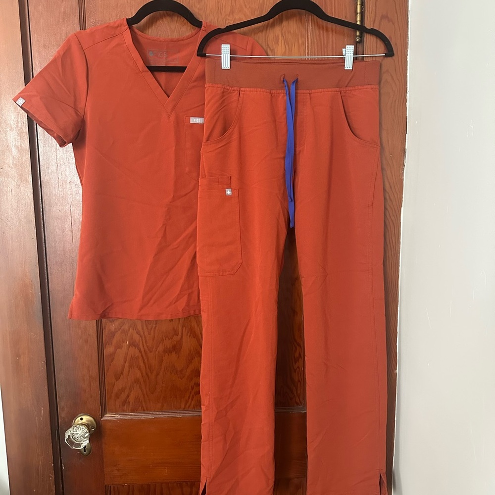 Figs Auburn Scrub Set XS top/S bottom